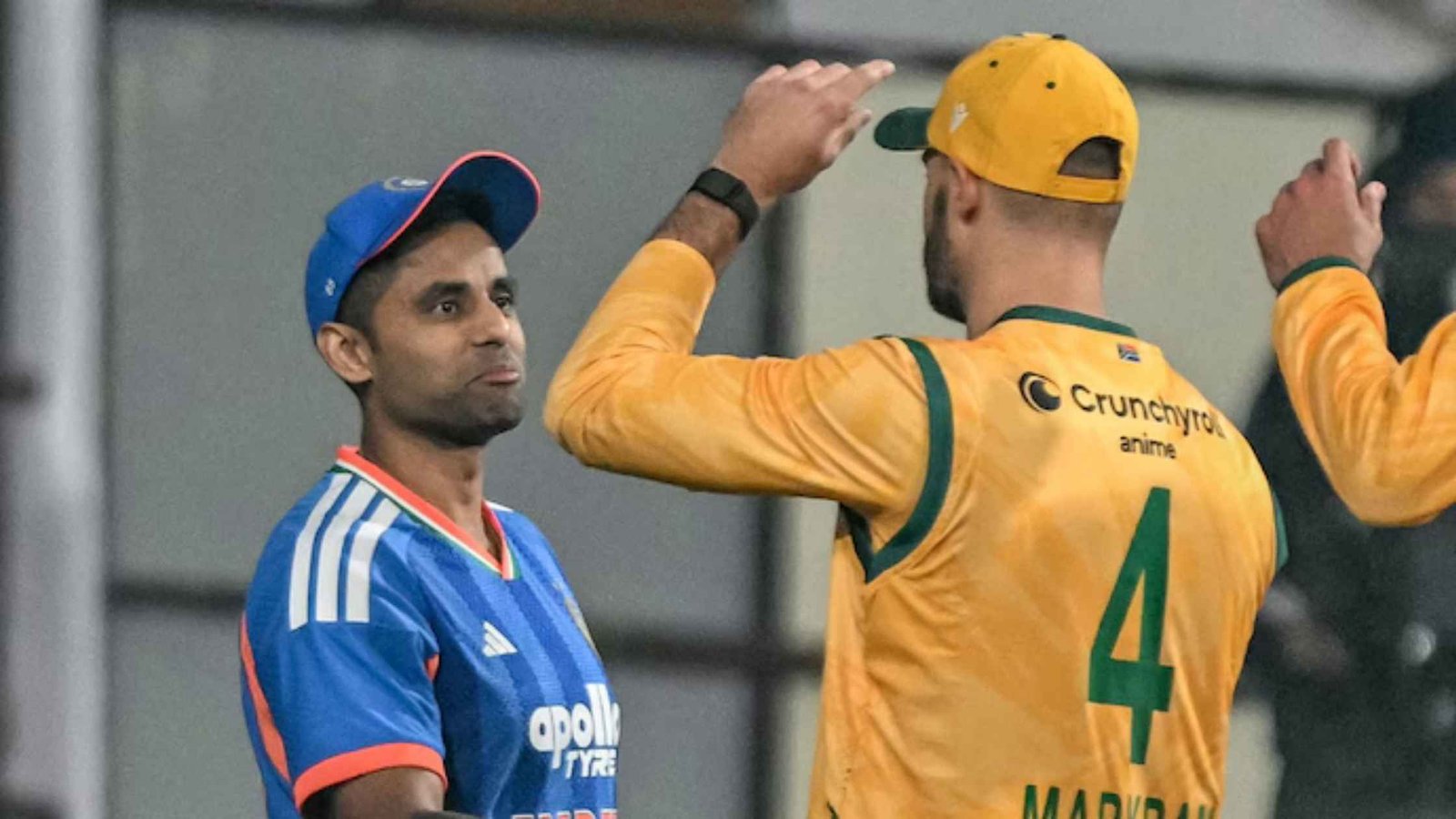 team India captain suryakumar yadav shake hands with SA captain